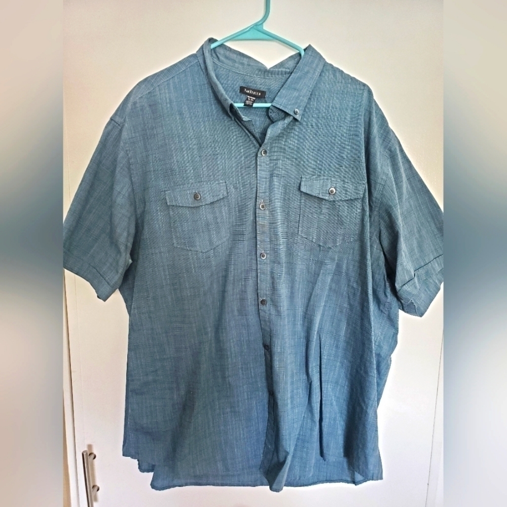 Gorgeous blue van heusen mens button down size 18-18 1/2